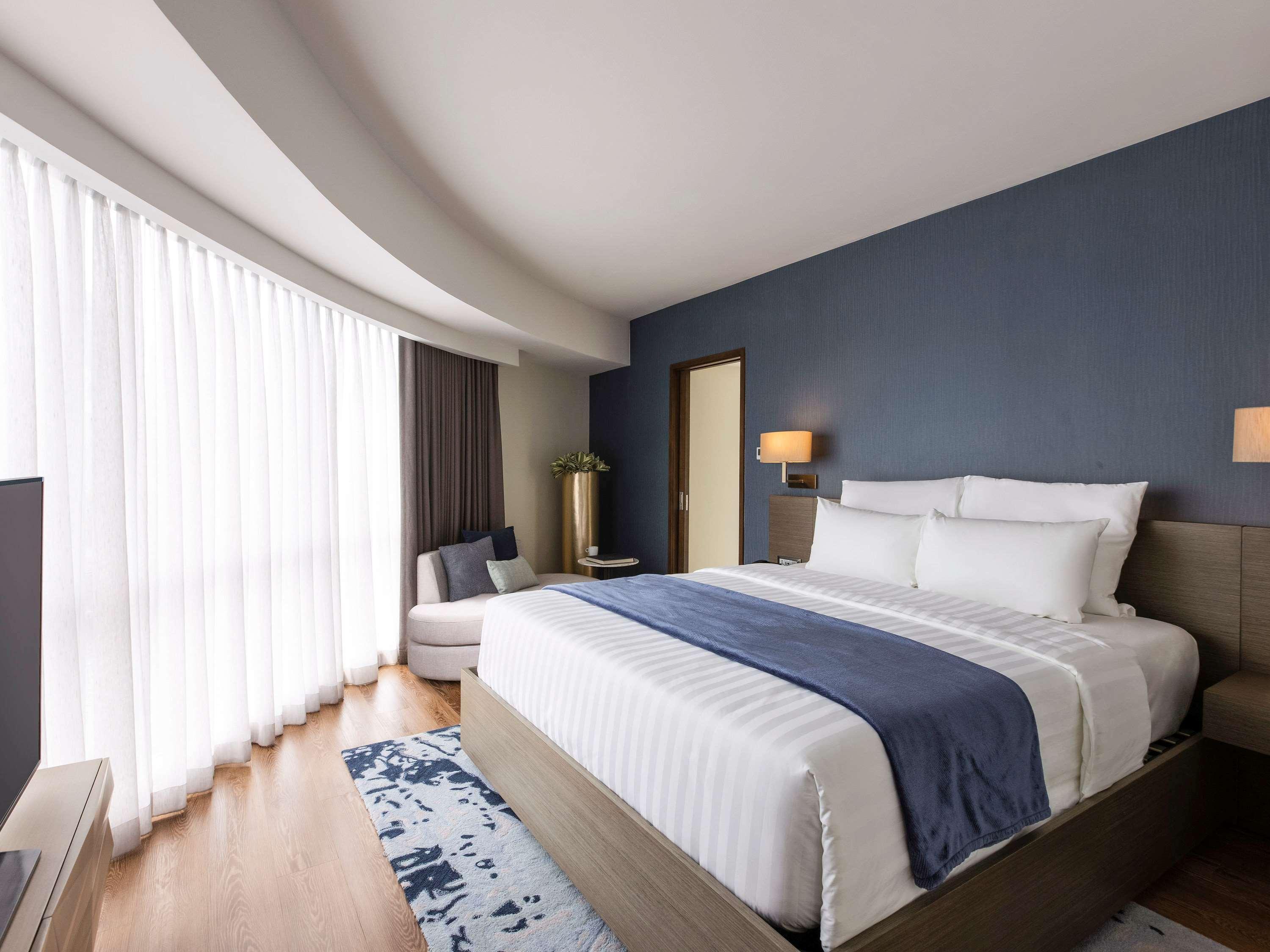 Novotel Suites Manila At Acqua Mandaluyong Esterno foto