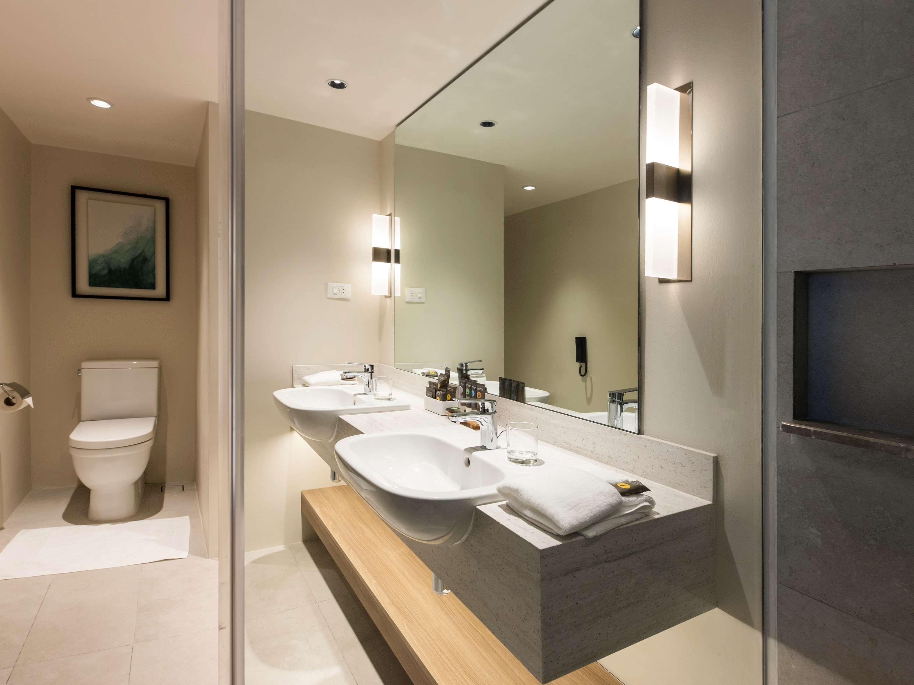 Novotel Suites Manila At Acqua Mandaluyong Esterno foto