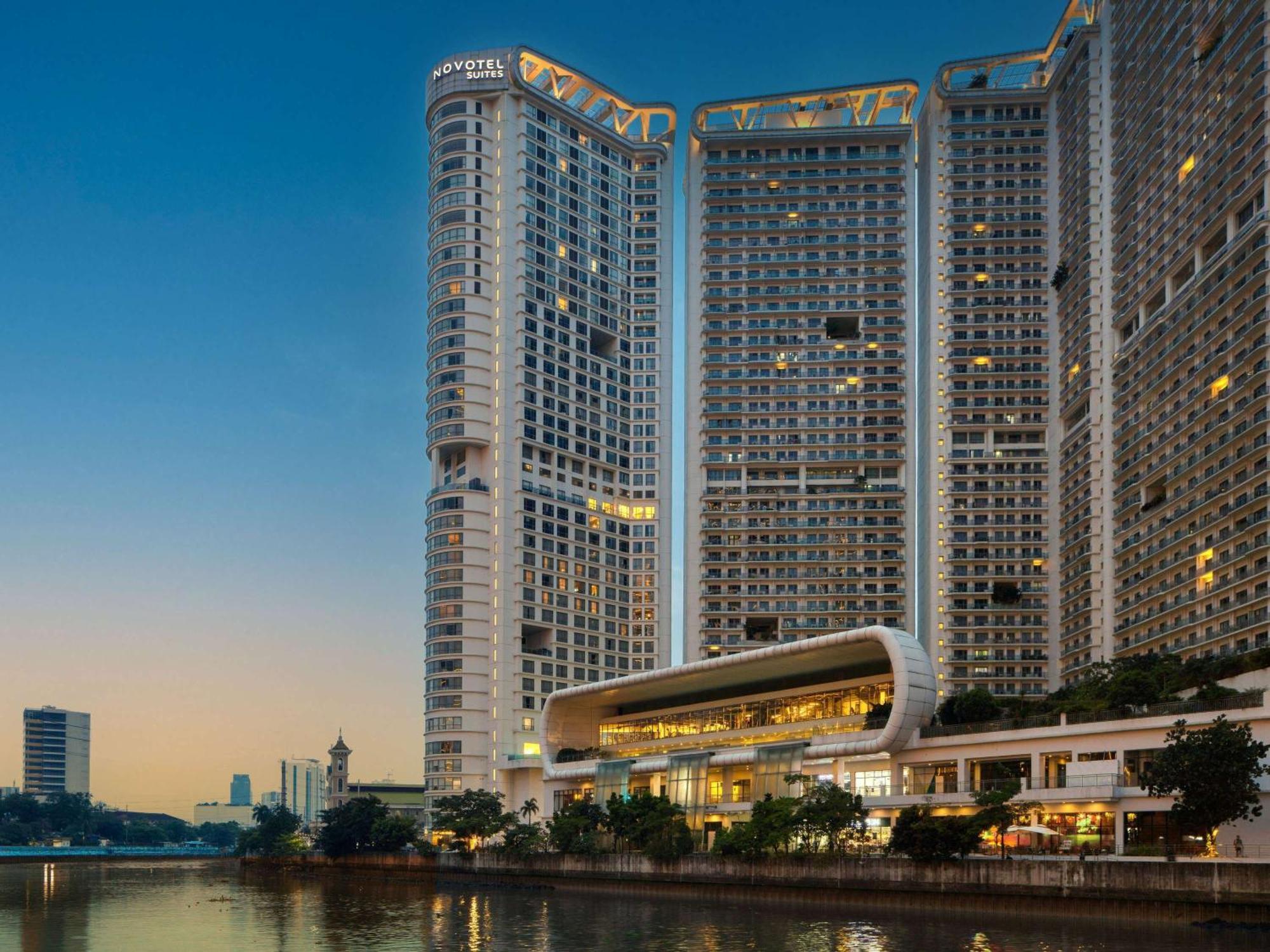 Novotel Suites Manila At Acqua Mandaluyong Esterno foto