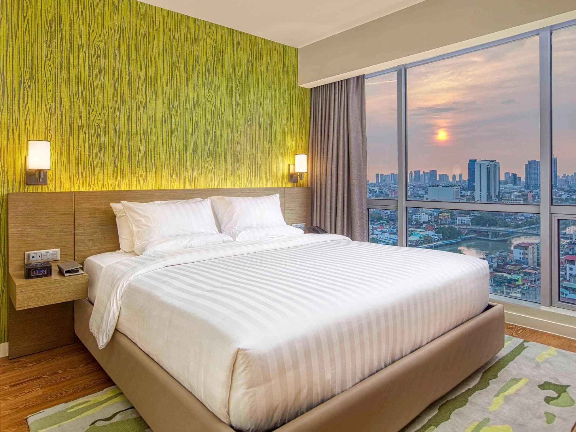 Novotel Suites Manila At Acqua Mandaluyong Esterno foto