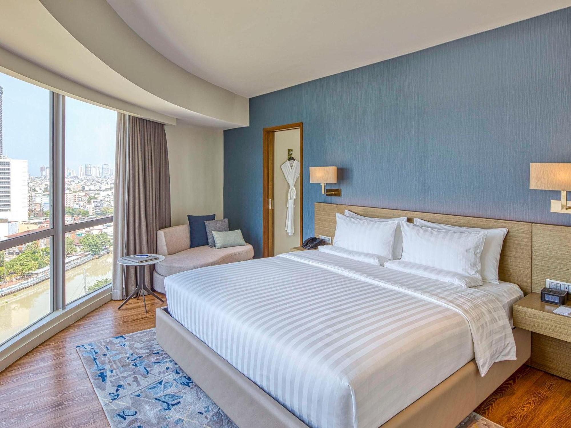 Novotel Suites Manila At Acqua Mandaluyong Esterno foto