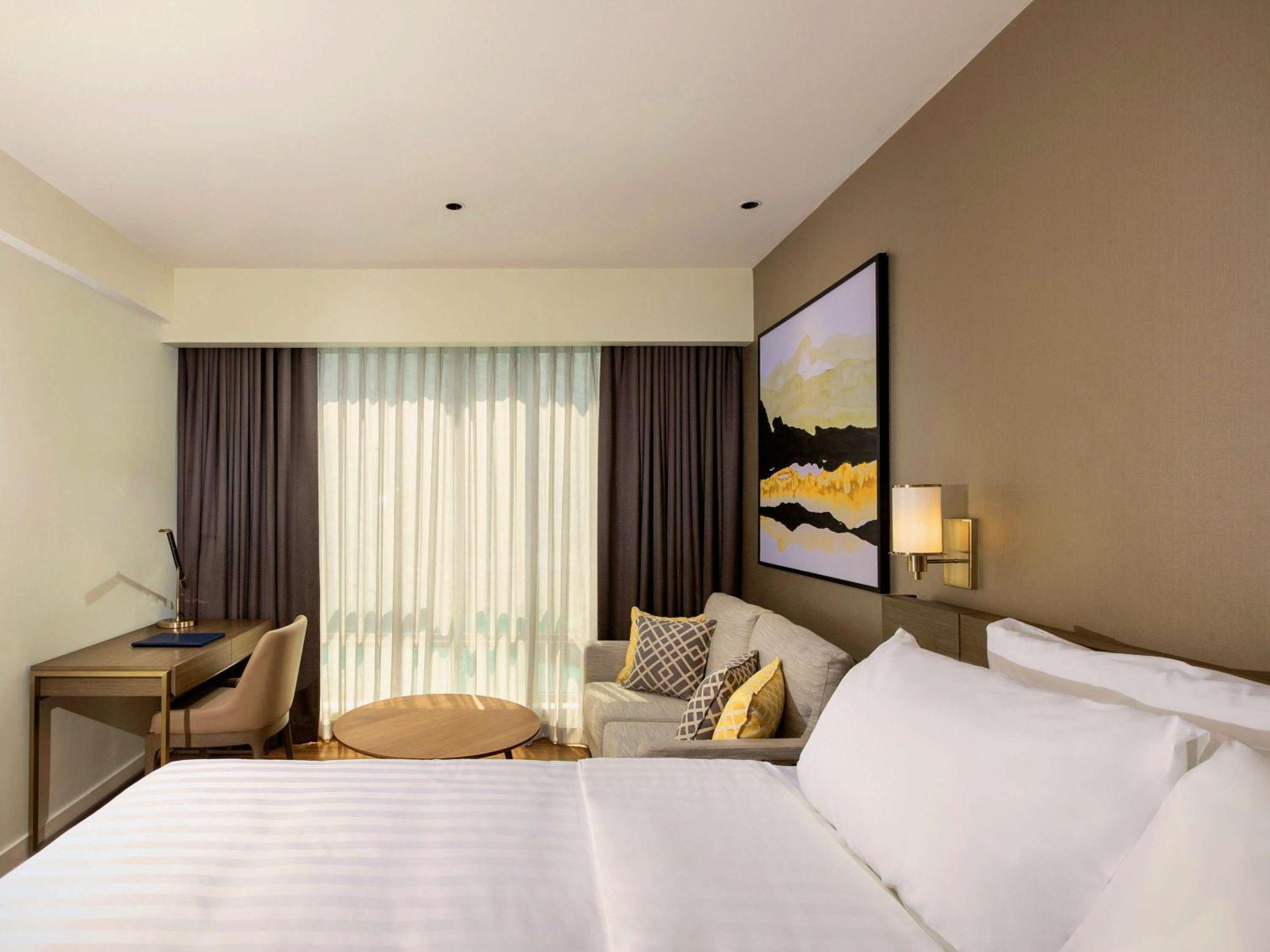 Novotel Suites Manila At Acqua Mandaluyong Esterno foto