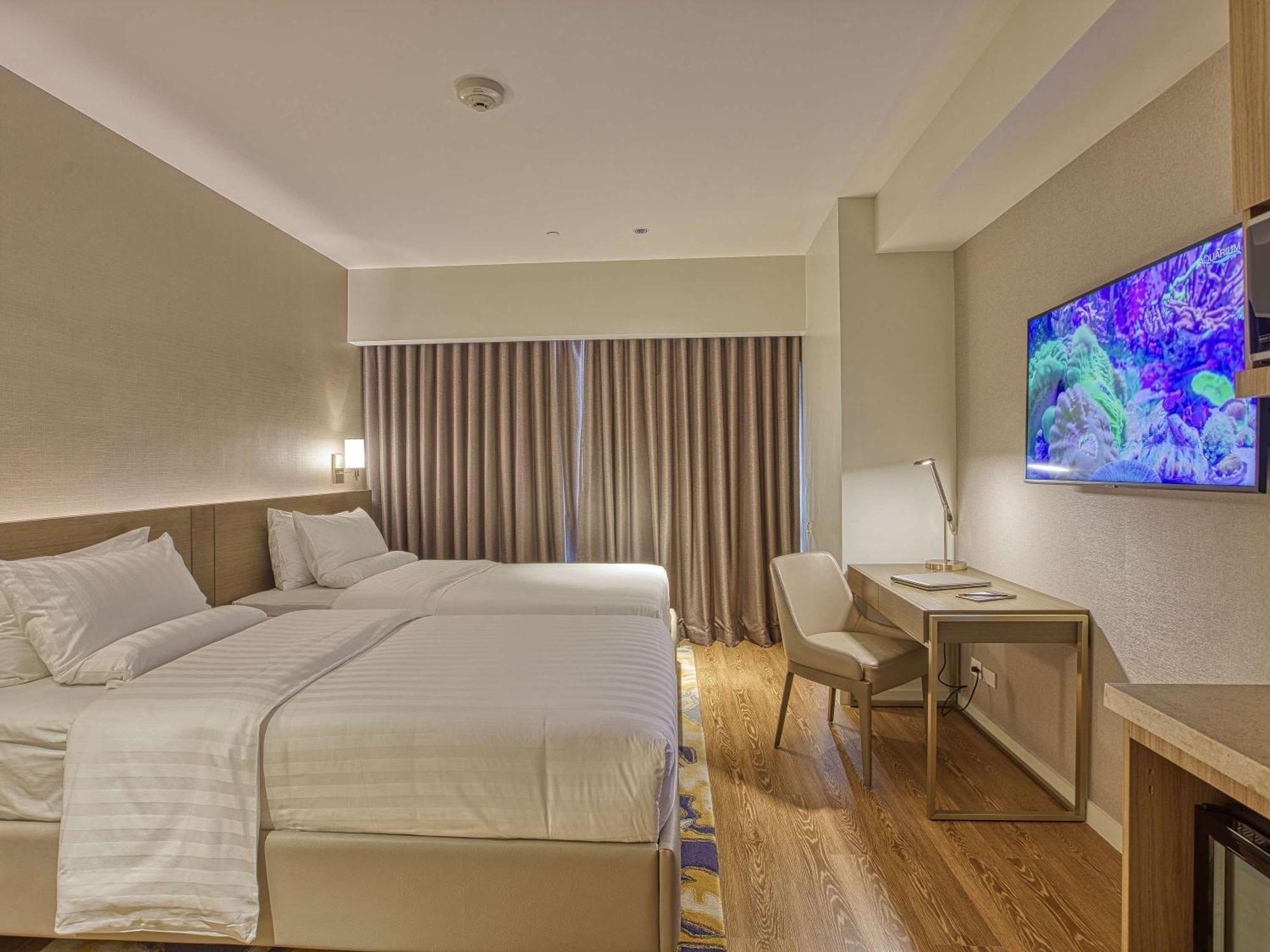 Novotel Suites Manila At Acqua Mandaluyong Esterno foto