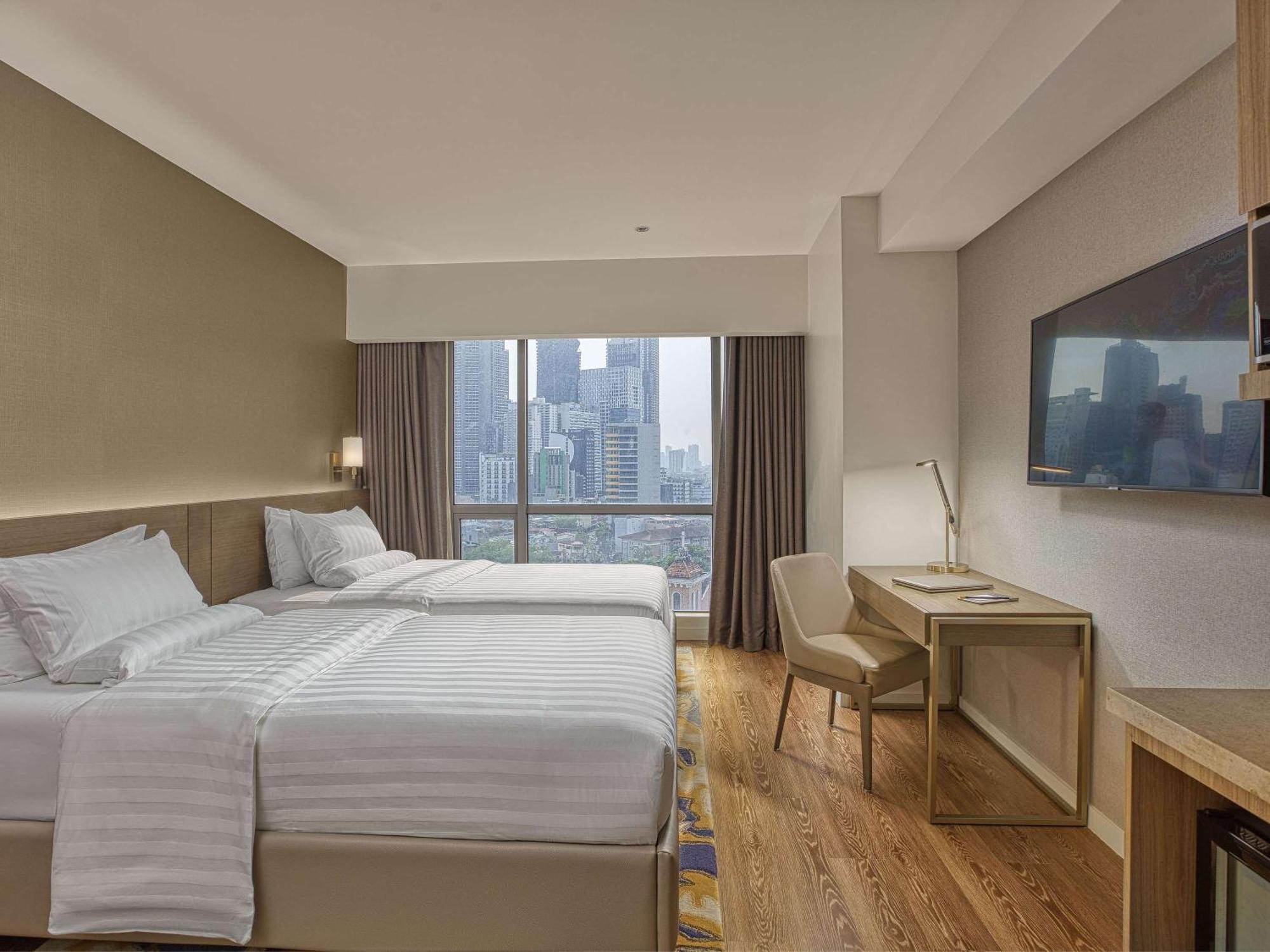 Novotel Suites Manila At Acqua Mandaluyong Esterno foto