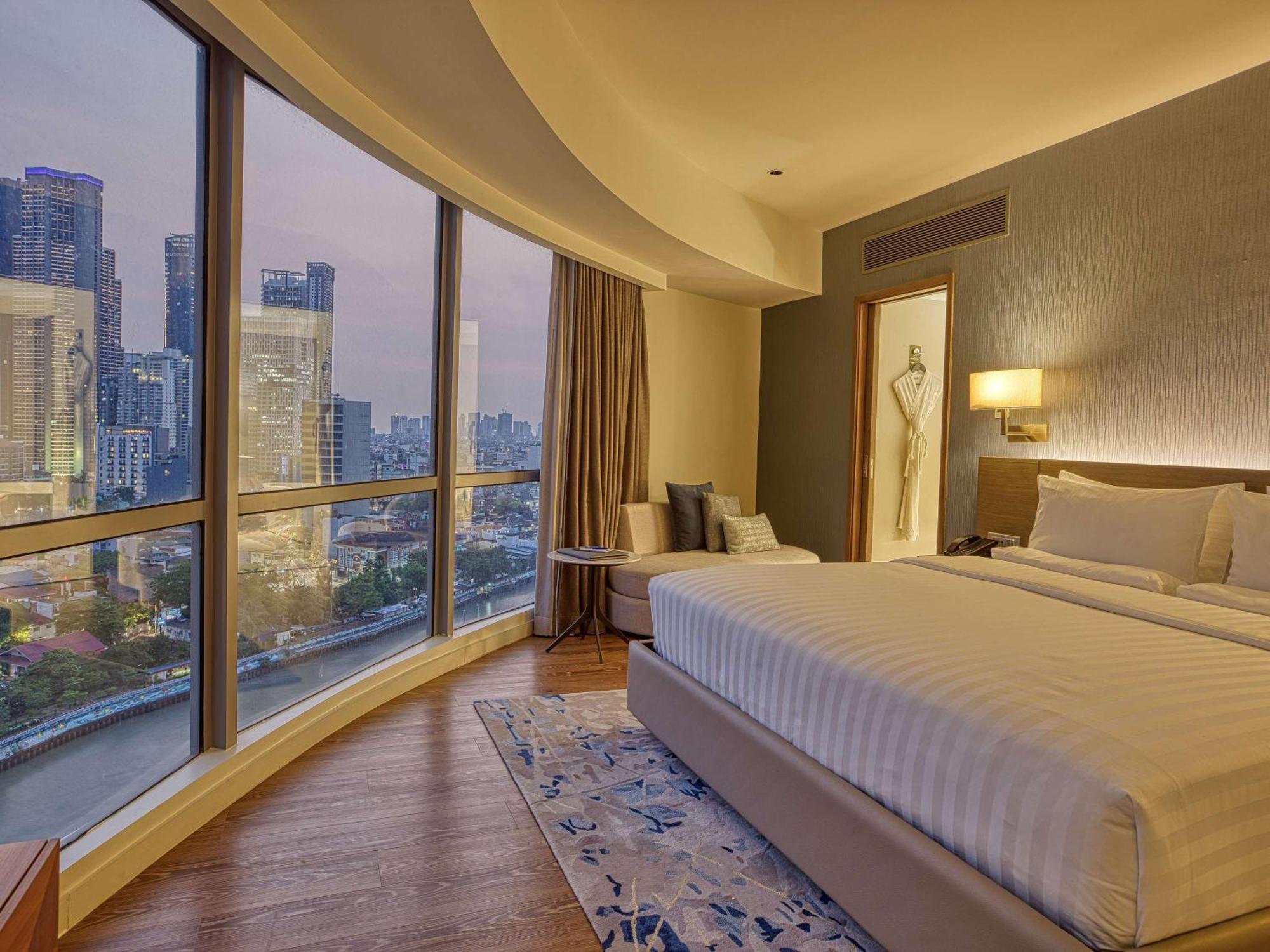 Novotel Suites Manila At Acqua Mandaluyong Esterno foto
