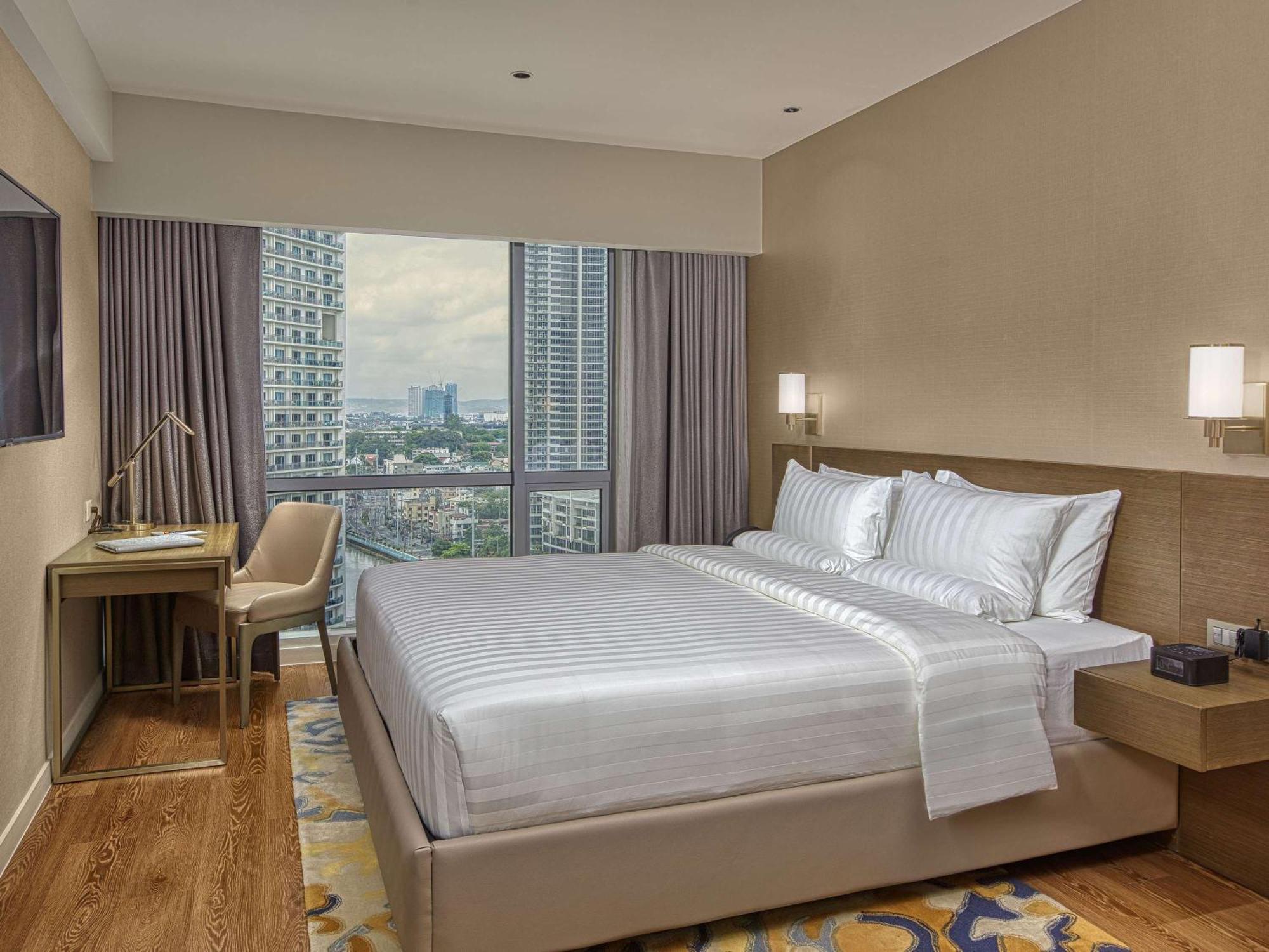 Novotel Suites Manila At Acqua Mandaluyong Esterno foto