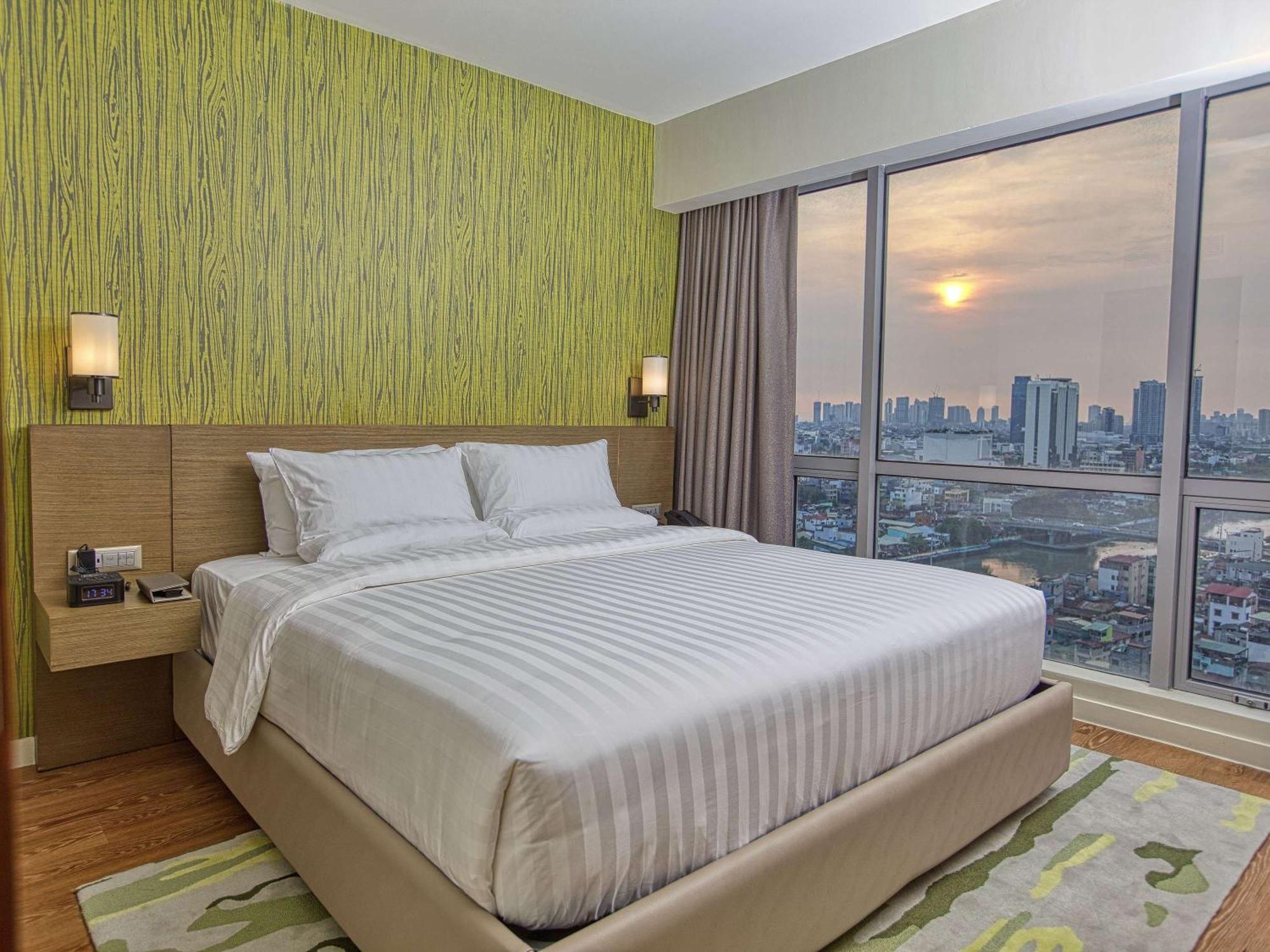 Novotel Suites Manila At Acqua Mandaluyong Esterno foto